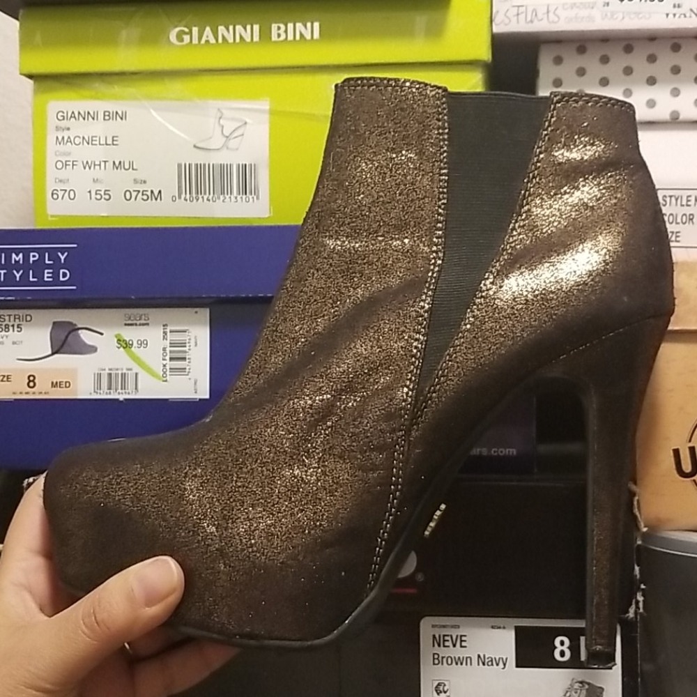 Major statement heeled boot. Size 7 1/2